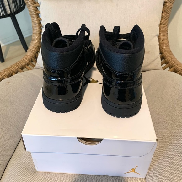 -SOLD- Nike Air Jordan 1 Mid - Picture 3 of 4